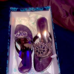 i just bought them for my sister and she didn’t like them so i wanna sell them
